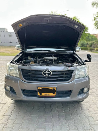 toyota-hilux-champ-big-6