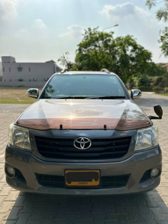 toyota-hilux-champ-big-2