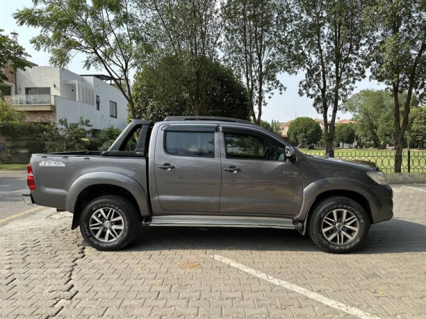 toyota-hilux-champ-big-5