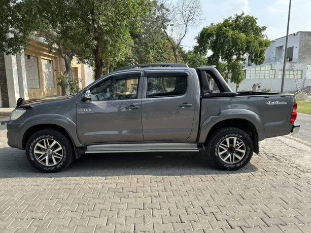 toyota-hilux-champ-big-3