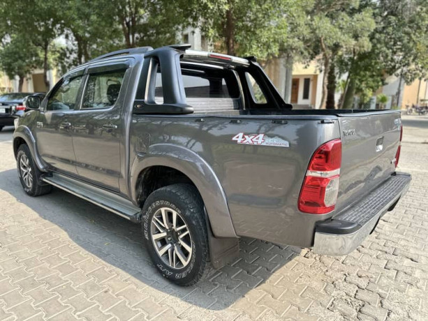 toyota-hilux-champ-big-4
