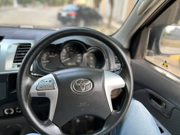 toyota-hilux-champ-big-17
