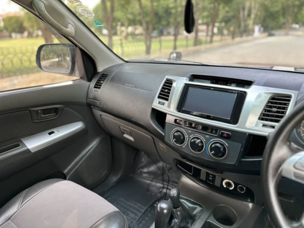 toyota-hilux-champ-big-16