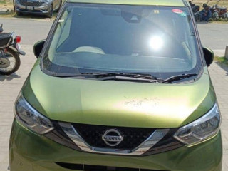 nissan-duyz
