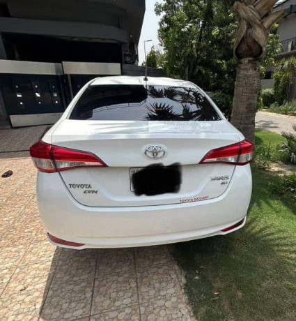 toyota-yaris-13-gli-cvt-i-2023-big-1
