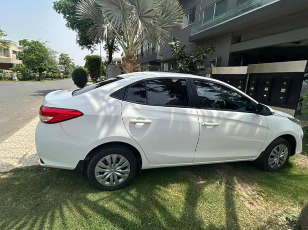 toyota-yaris-13-gli-cvt-i-2023-big-2