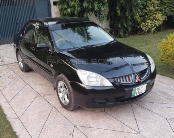 mitsubishi-lancer-2005-big-0