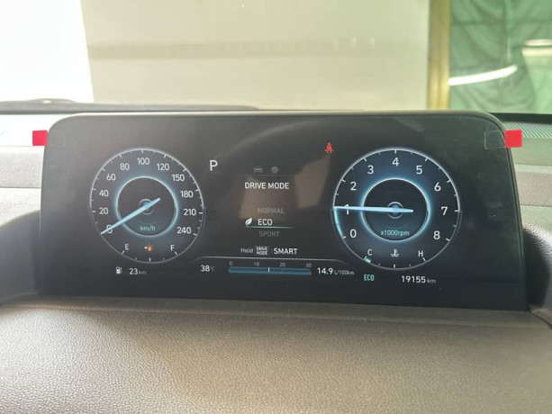 hyundai-staria-35-at-2023-low-milage-12-seates-big-19