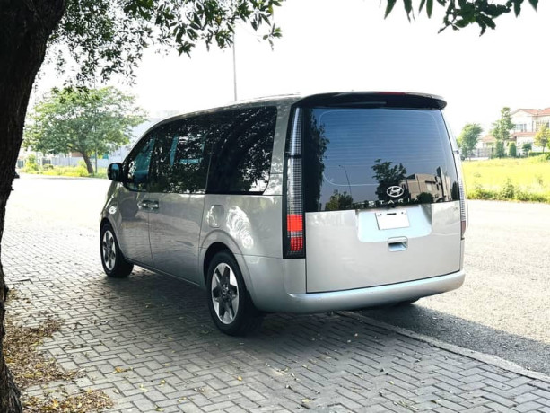 hyundai-staria-35-at-2023-low-milage-12-seates-big-7