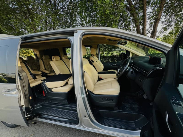 hyundai-staria-35-at-2023-low-milage-12-seates-big-10