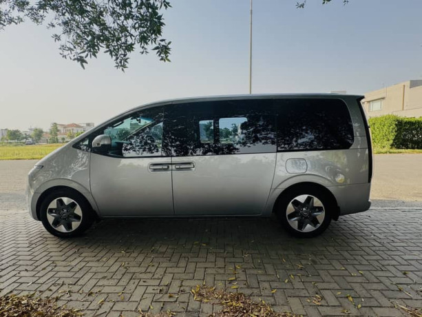 hyundai-staria-35-at-2023-low-milage-12-seates-big-8