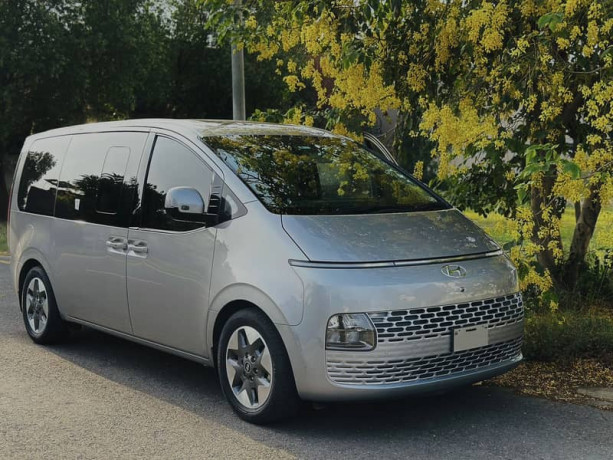 hyundai-staria-35-at-2023-low-milage-12-seates-big-0