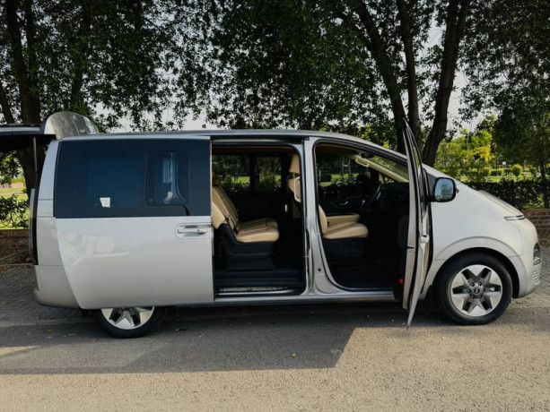 hyundai-staria-35-at-2023-low-milage-12-seates-big-9