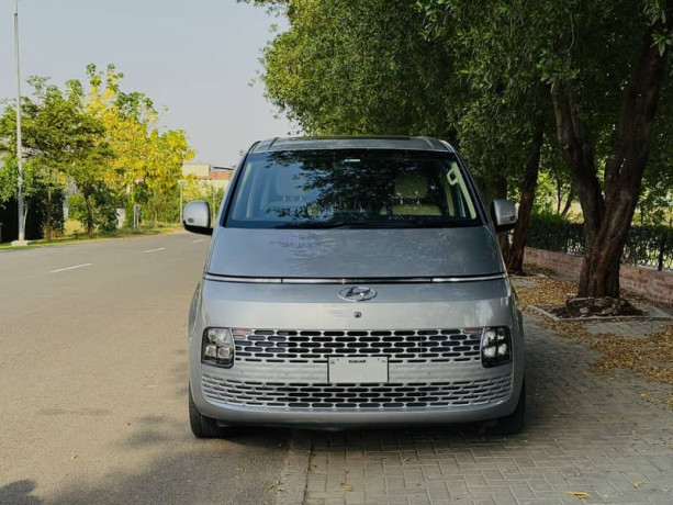 hyundai-staria-35-at-2023-low-milage-12-seates-big-2