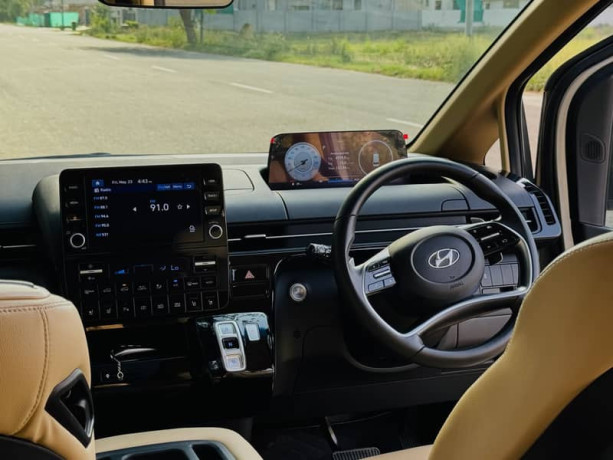 hyundai-staria-35-at-2023-low-milage-12-seates-big-11