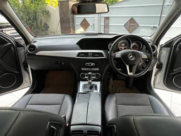 mercedes-c-class-c200-blue-efficiency-big-4