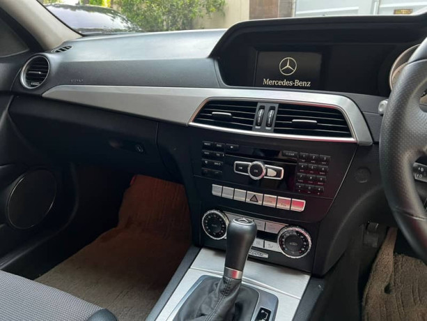 mercedes-c-class-c200-blue-efficiency-big-6