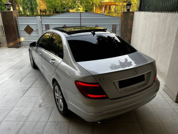 mercedes-c-class-c200-blue-efficiency-big-2