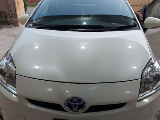 toyota-prius-2011-s-grade