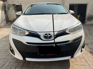 toyota-yaris-2021