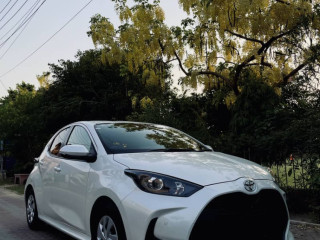 2023-toyota-yaris-g