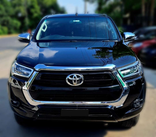 toyota-revo-big-0