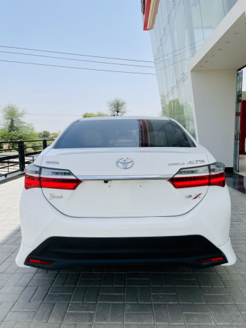 toyota-corolla-altis-grande-big-2