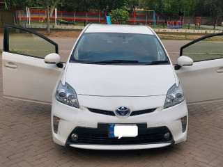 toyota-prius-2015-18-g