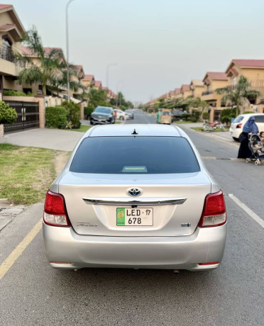 toyota-corolla-axio-hybrid-20142017-big-1