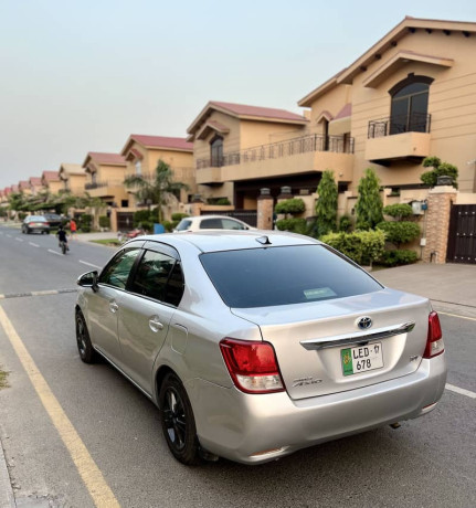 toyota-corolla-axio-hybrid-20142017-big-4