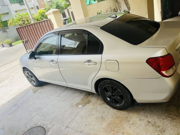 toyota-corolla-axio-hybrid-20142017-big-9