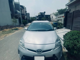 toyota-prius-2012-model