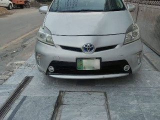 toyota-prius-better-than-aqua-nissan-note-corolla-grande-city-kia