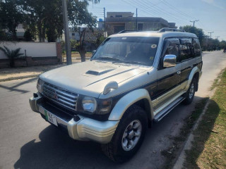 mitsubishi-pajero-1995