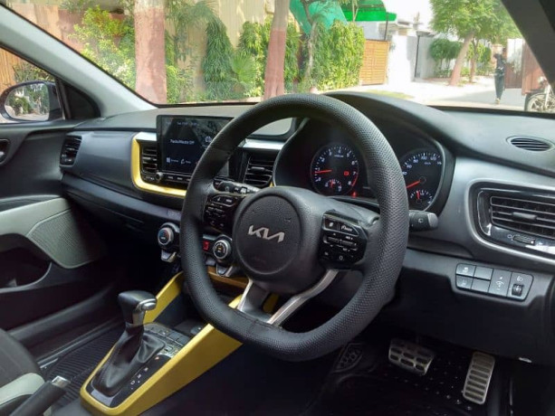 kia-stonic-ex-model-2022-big-8