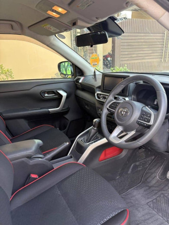 toyota-raize-z-package-fresh-import-2025-big-11