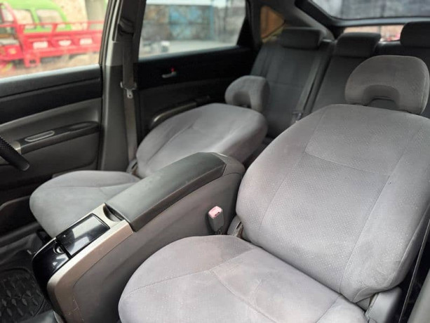 toyota-prius-200713-big-10