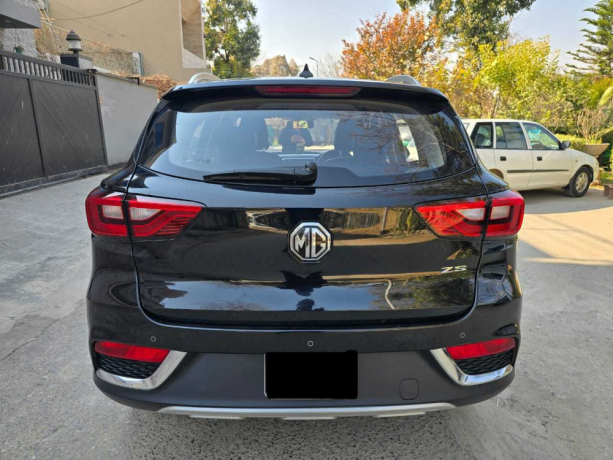 mg-zs-15l-petrol-big-4