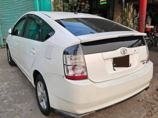 toyota-prius-g-touring-selection-leather-package