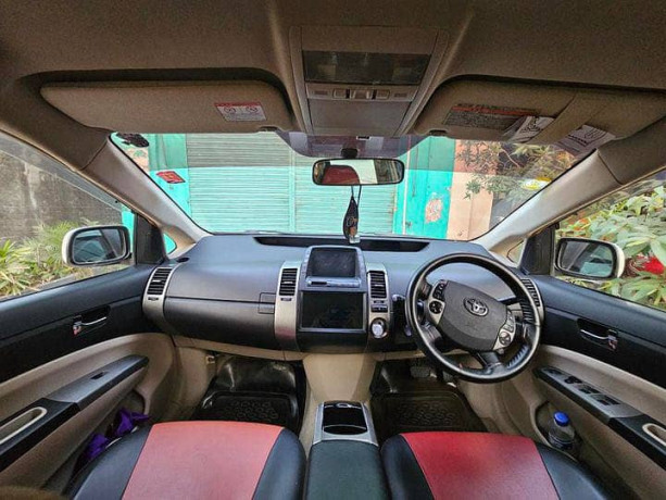 toyota-prius-g-touring-selection-leather-package-big-6