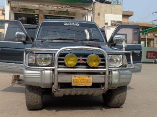 mitsubishi-pajero-1995