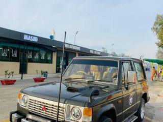 pajero-3-door-urgently-for-sale-in-lahore-jeep-for-sale-in-lahore