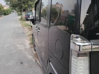 honda-n-box-custom-top-of-the-line-variant