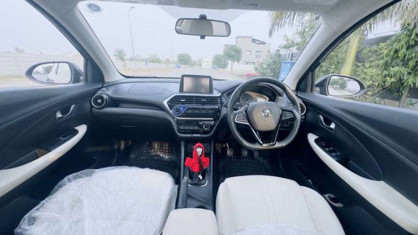 changan-alsvin-13-mt-black-2025-big-4