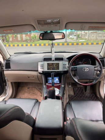 toyota-mark-x-2004-big-11