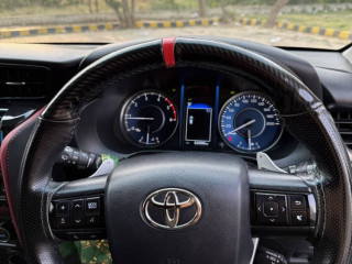 toyota-fourtuner