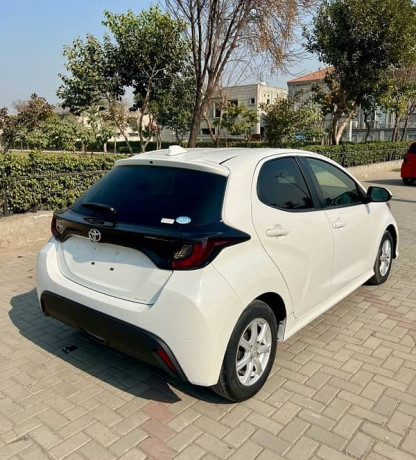 toyota-yaris-hatchback-big-3