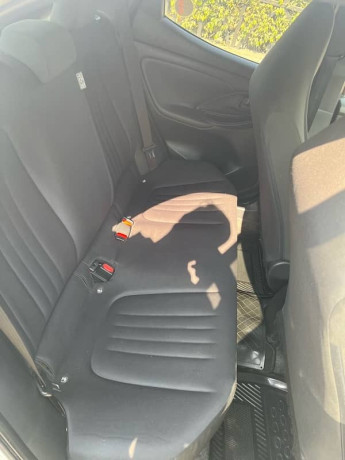 toyota-yaris-hatchback-big-11