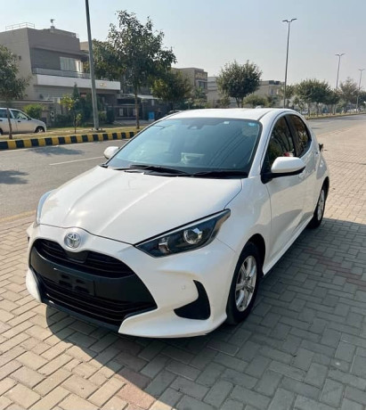 toyota-yaris-hatchback-big-2
