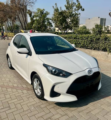 toyota-yaris-hatchback-big-0